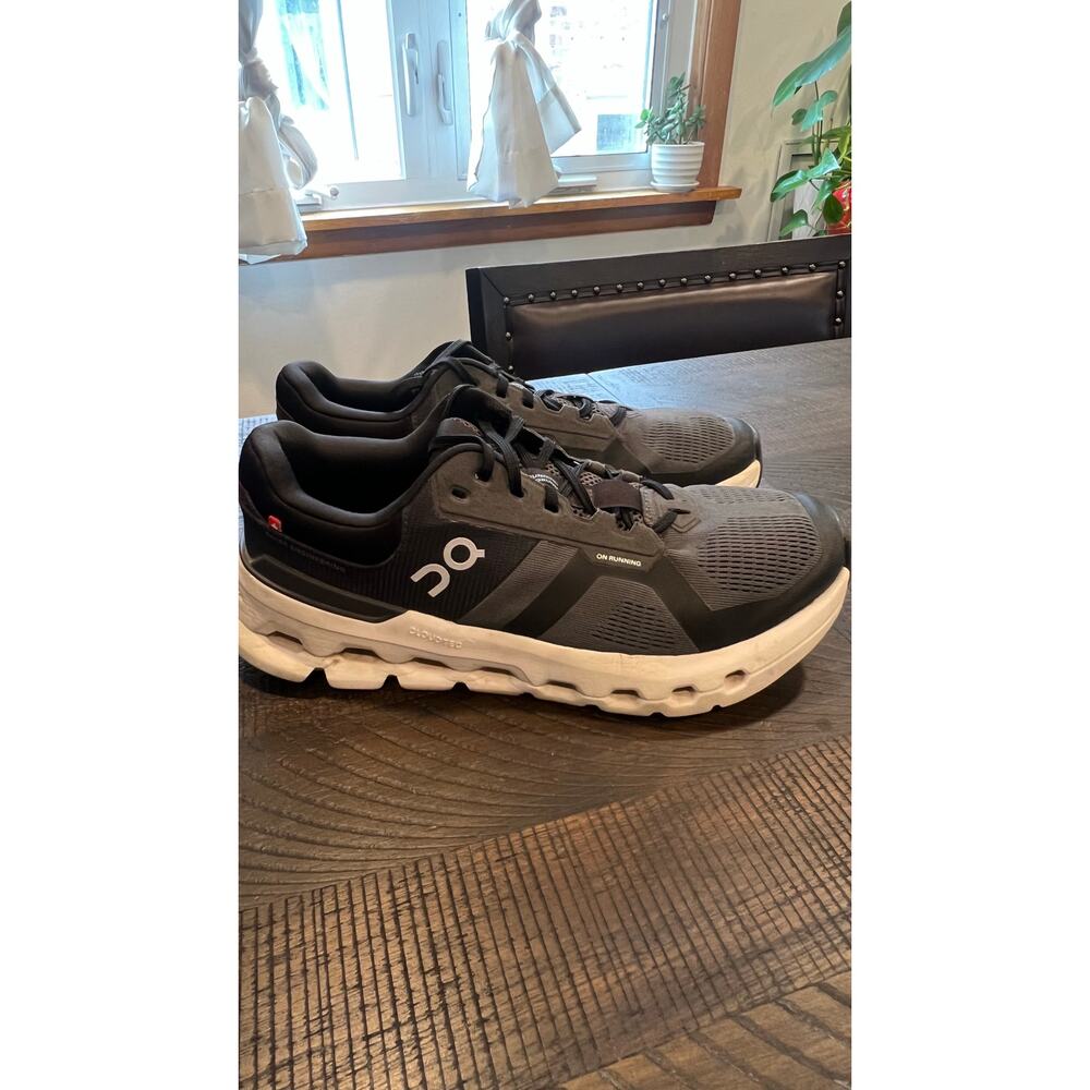 On cloud cloud runner 2 women shoes 9.5 *flawed